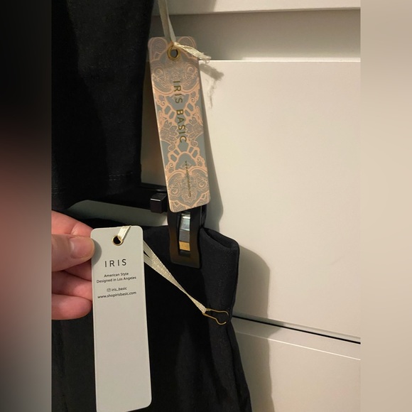 NWT Iris Basic Scalloped Detail Short Set With Crop Top - Picture 2 of 3